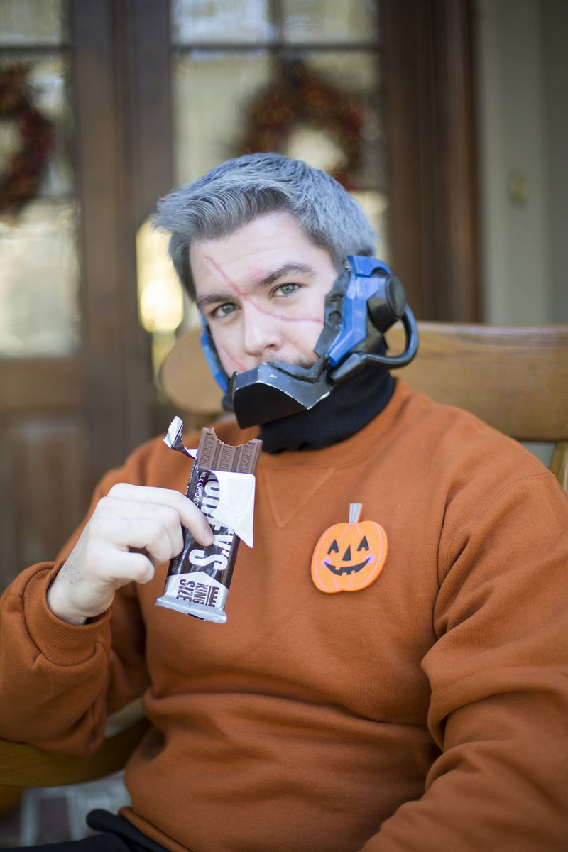 Illustration for article titled Soldier 76 Makes It A Very Dad Halloween